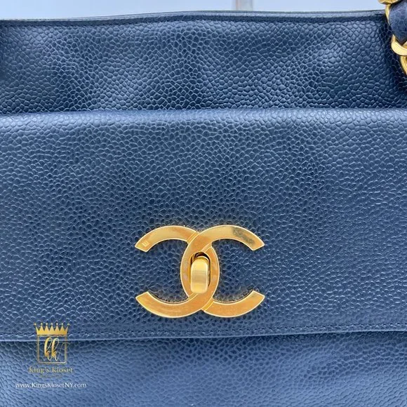 CHANEL VINTAGE DARK BLUE CAVIAR LEATHER SHOULDER BAG - Picture 8 of 11